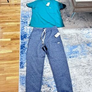 Figs Joggers for women uniform bundle Pant size XS ( runs bigger) & top size M.
